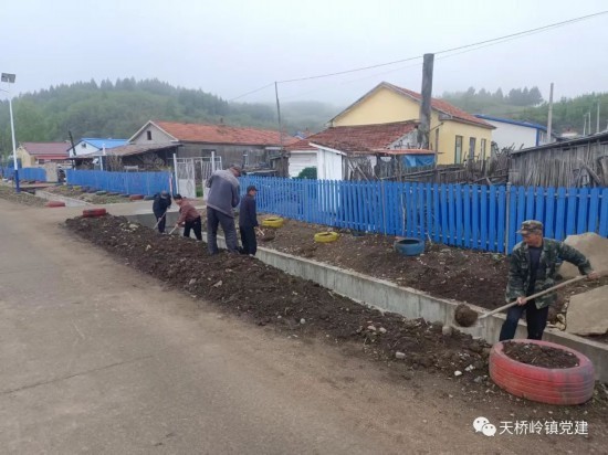 天桥岭镇加强交通建设，打造便捷交通网络，提升居民出行体验